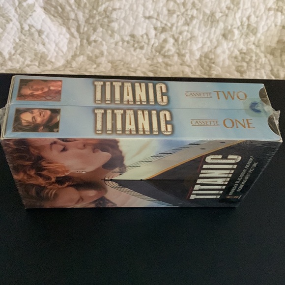 TITANIC VHS BOX SET - Picture 3 of 3